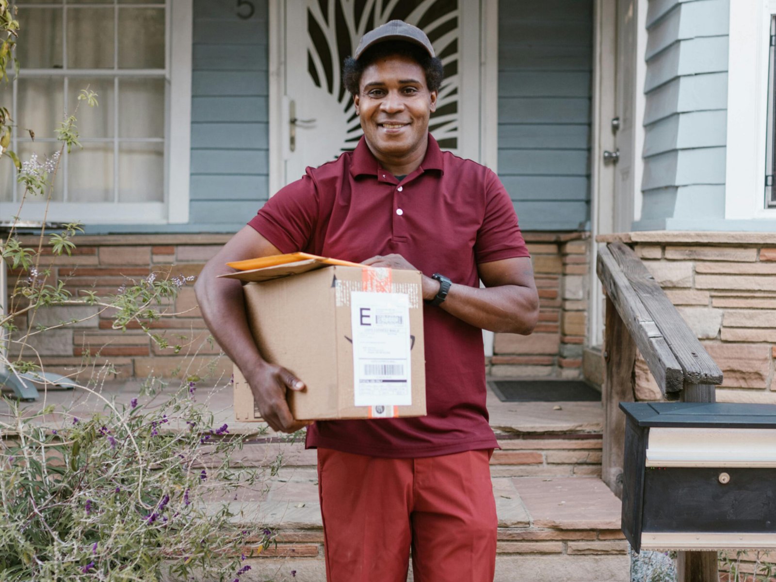 A man going deliver package for good morning logistics